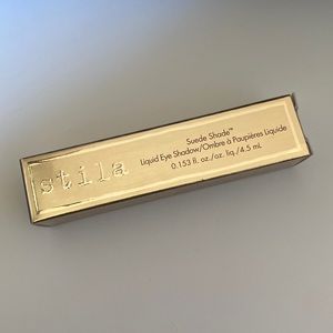 Stila Cosmetics Suede Shade liquid eyeshadow SHADE: SOMETHING BLUE